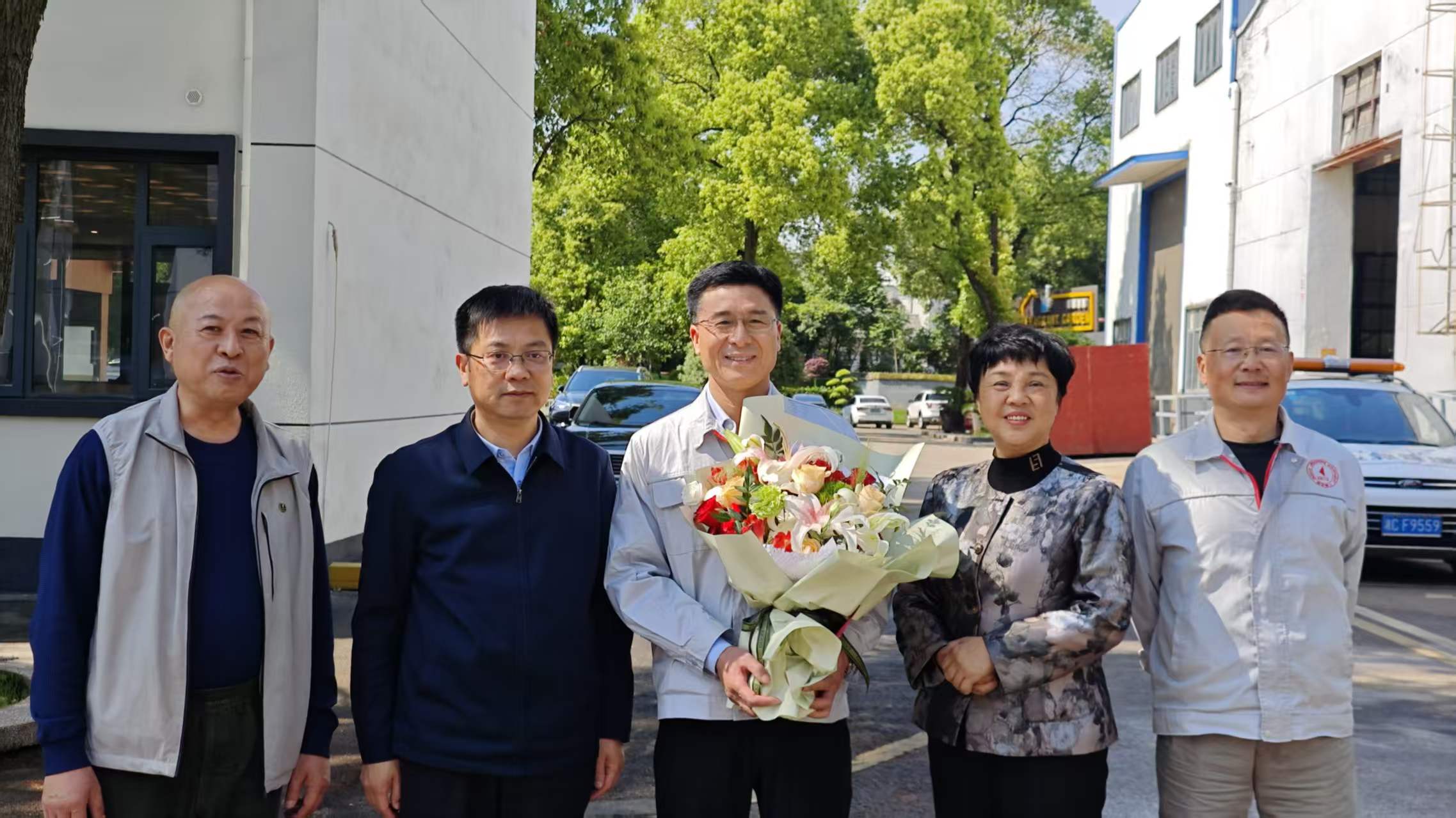 雨湖区区委书记陈小平一行走访乐动网页版_乐动(中国)公司